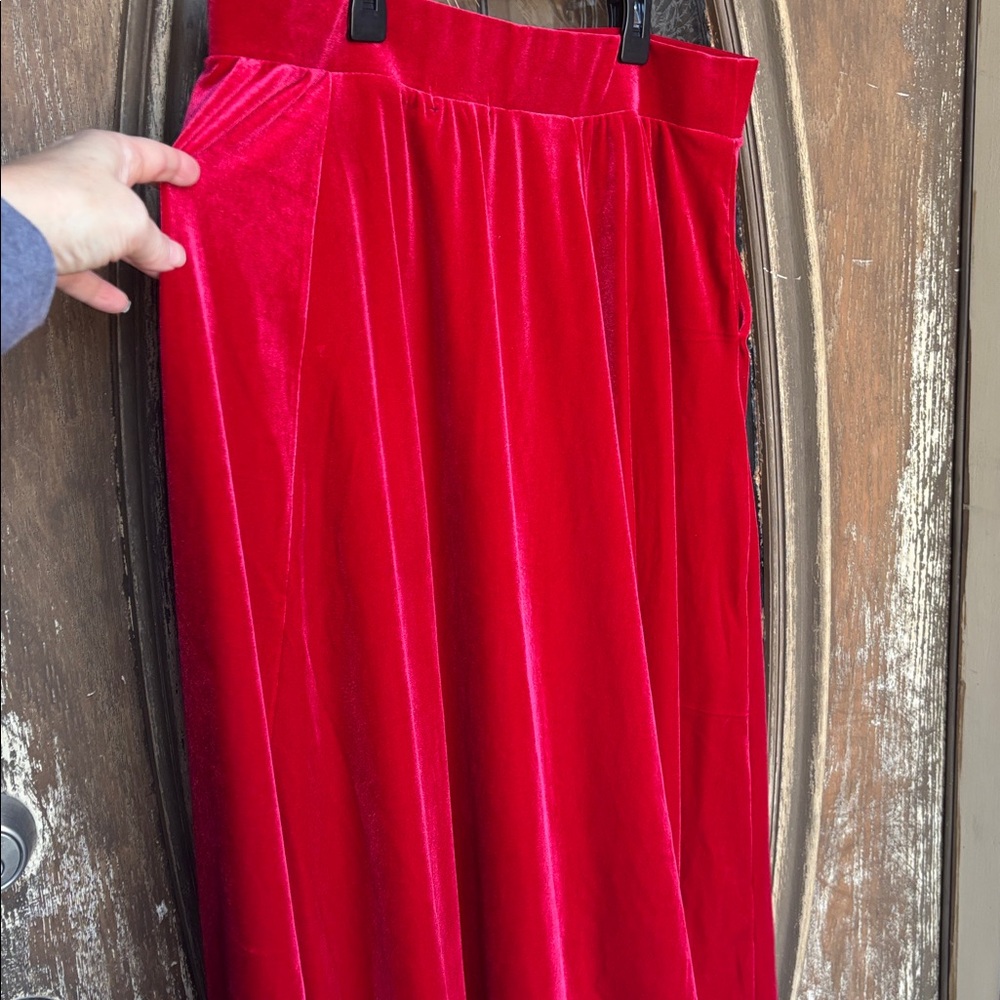Torrid Red Velvet Skirt! Size 1 - Picture 3 of 5